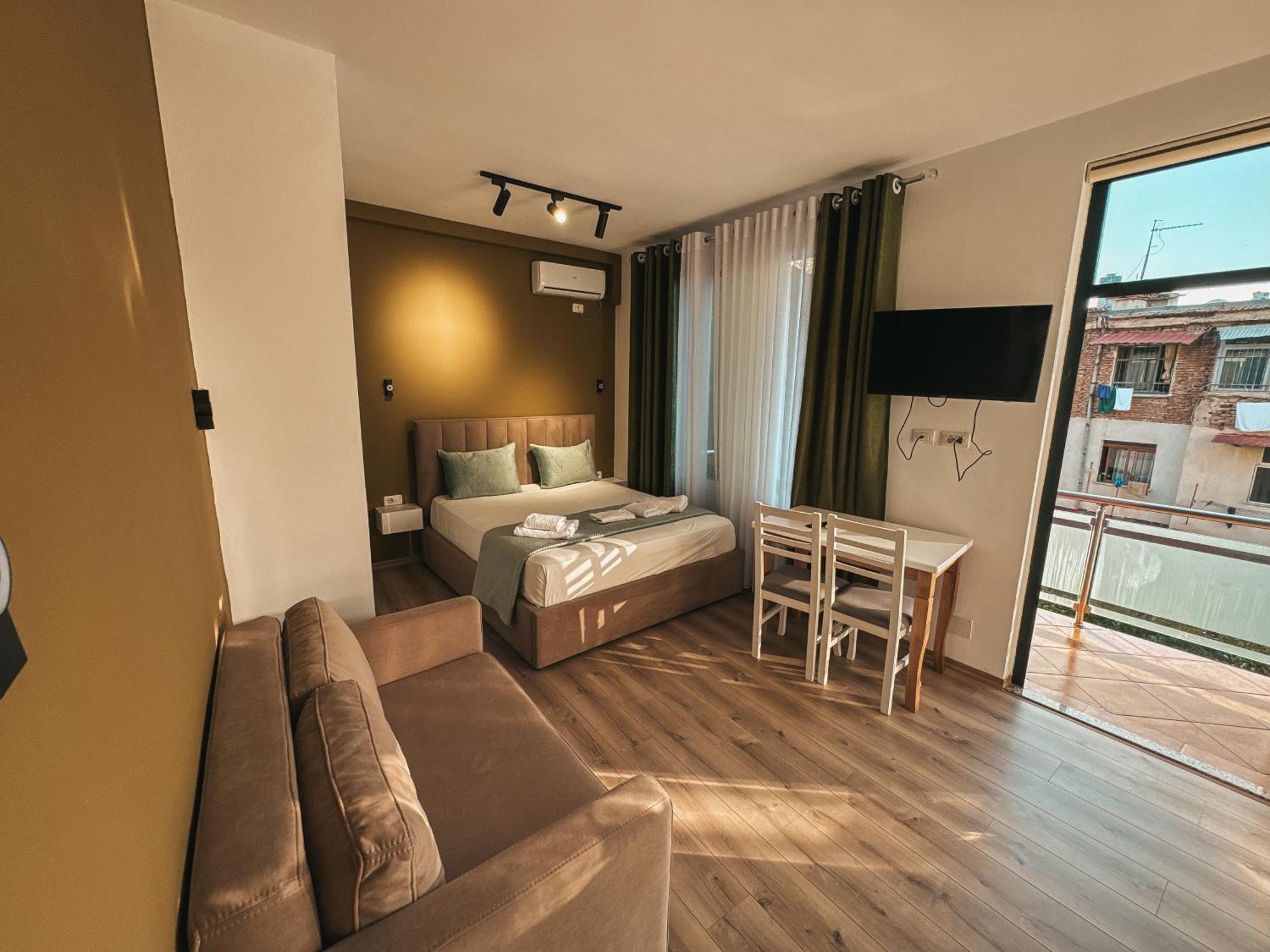 Relaxx & Tirana