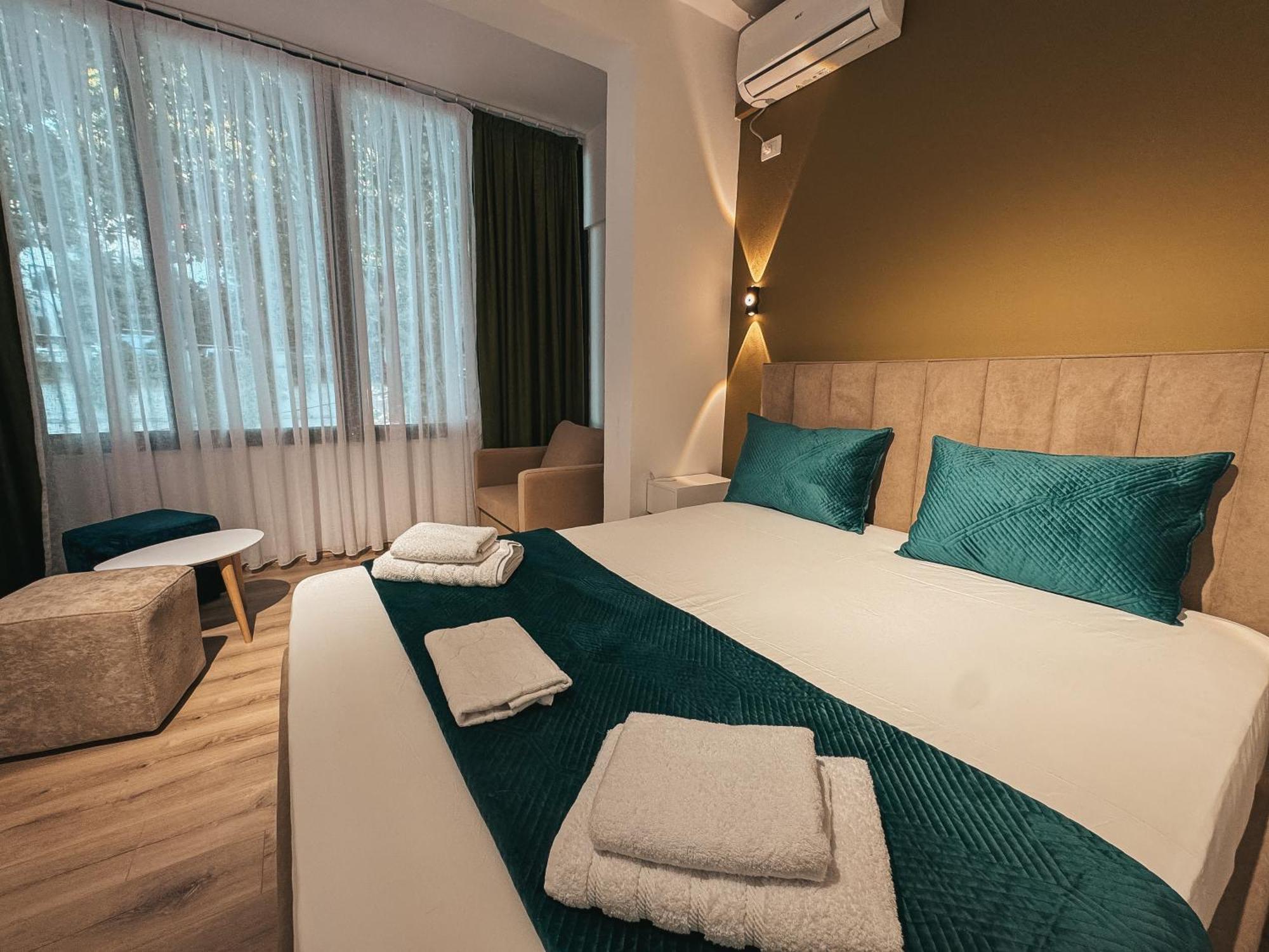 Relaxx & Hotel Tirana